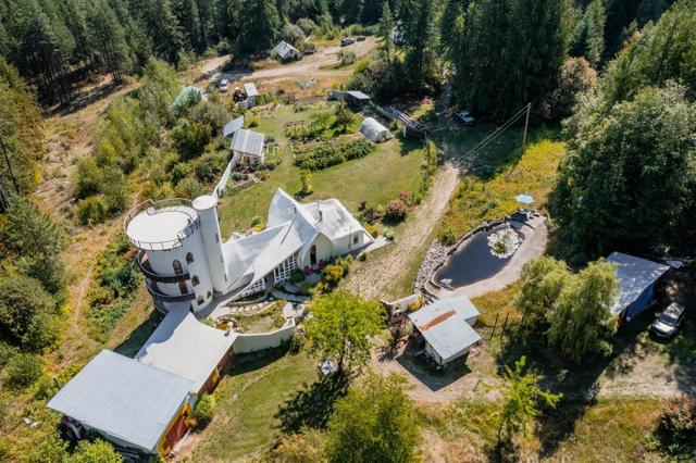 1450 Stewart Creek Road, House detached with 3 bedrooms, 5 bathrooms and null parking in Kootenay Boundary C BC | Image 9
