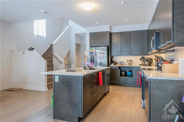 673 Odyssey Way, Townhouse with 3 bedrooms, 3 bathrooms and 2 parking in Ottawa ON | Image 12
