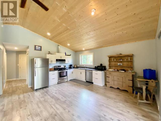 7607 Farquharson Road, House detached with 2 bedrooms, 1 bathrooms and null parking in Cariboo L BC | Image 11