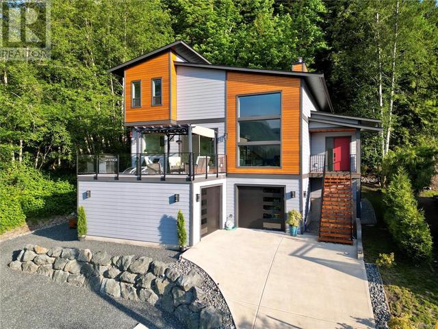 267 North Shore Rd, House detached with 3 bedrooms, 3 bathrooms and 4 parking in Lake Cowichan BC | Image 2