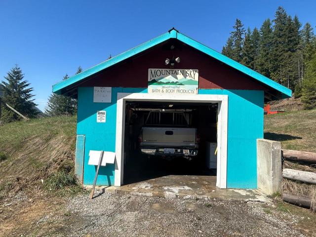 2276 Highway 6, House detached with 2 bedrooms, 3 bathrooms and null parking in Central Kootenay H BC | Image 26