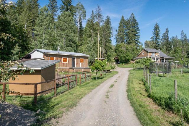 575 North Fork Road, House detached with 4 bedrooms, 2 bathrooms and 2 parking in North Okanagan E BC | Image 68