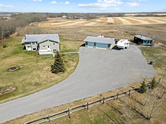 47453 Rr 194, House detached with 4 bedrooms, 2 bathrooms and 8 parking in Camrose County AB | Image 2