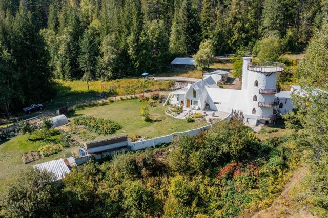 1450 Stewart Creek Road, House detached with 3 bedrooms, 5 bathrooms and null parking in Kootenay Boundary C BC | Image 3