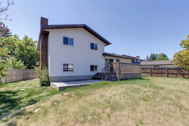 132 Woodford Drive Sw, House detached with 4 bedrooms, 2 bathrooms and 2 parking in Calgary AB | Image 32