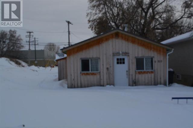 9709 94 Avenue, House detached with 1 bedrooms, 1 bathrooms and 2 parking in Peace River AB | Image 1