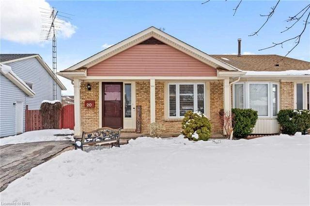 20 Dundee Dr, House semidetached with 3 bedrooms, 2 bathrooms and 3 parking in St. Catharines ON | Image 1