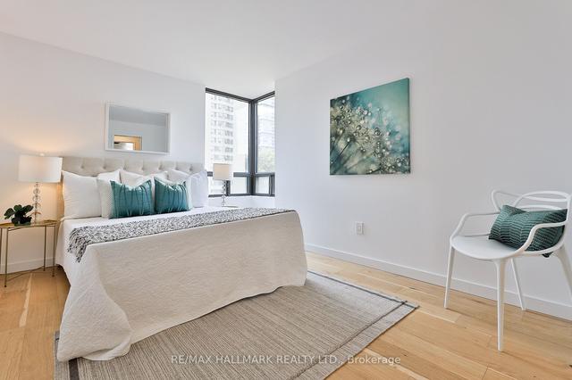 402 - 117 Gerrard St E, Condo with 2 bedrooms, 2 bathrooms and 1 parking in Toronto ON | Image 3