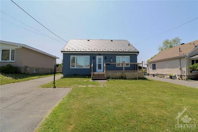 909 Guy Street, House detached with 5 bedrooms, 2 bathrooms and 4 parking in Cornwall ON | Image 3