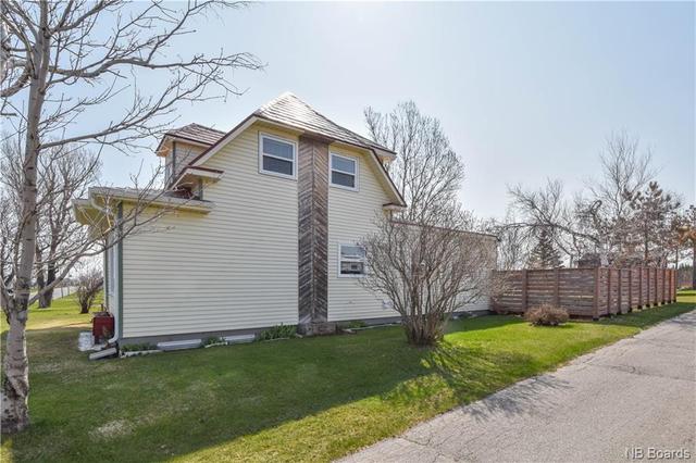276 St Pierre Est Boulevard, House detached with 3 bedrooms, 2 bathrooms and null parking in Caraquet NB | Image 10