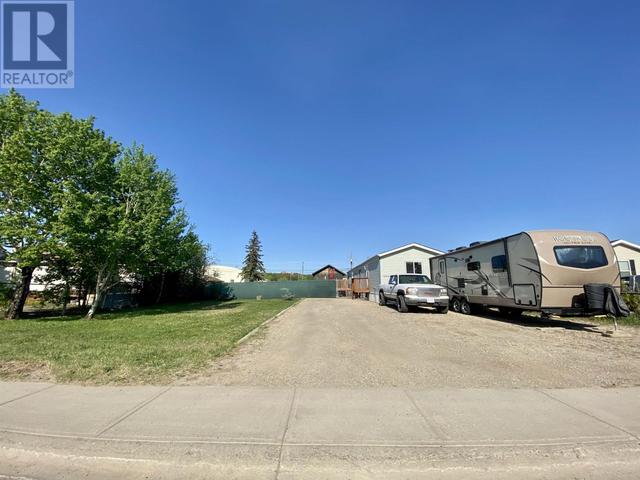 10601 101 Street, House other with 3 bedrooms, 2 bathrooms and null parking in Taylor BC | Image 2