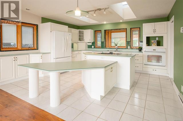3455 South Rd, House detached with 3 bedrooms, 3 bathrooms and 6 parking in Nanaimo B BC | Image 7