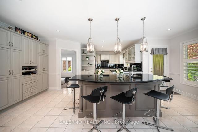 103 Appian Way, House detached with 4 bedrooms, 4 bathrooms and 9 parking in Vaughan ON | Image 2