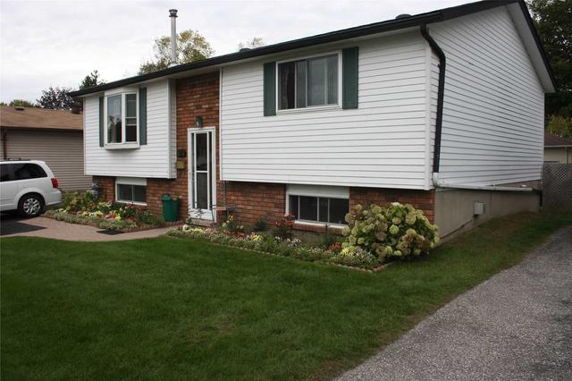 674 Bayview Dr, House detached with 2 bedrooms, 2 bathrooms and 3 parking in Midland ON | Image 1