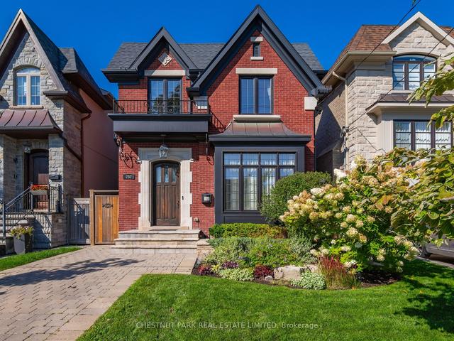 252 Sutherland Dr, House detached with 4 bedrooms, 4 bathrooms and 2 parking in Toronto ON | Image 1