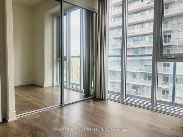 2405 - 89 Mcgill St, Condo with 2 bedrooms, 2 bathrooms and 1 parking in Toronto ON | Image 11