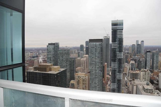 5001 - 386 Yonge St, Condo with 2 bedrooms, 2 bathrooms and 1 parking in Toronto ON | Image 11