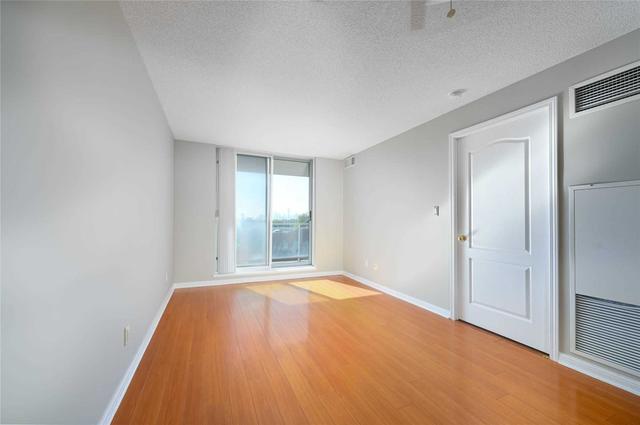 809 - 398 Eglinton Ave E, Condo with 1 bedrooms, 1 bathrooms and 1 parking in Toronto ON | Image 3