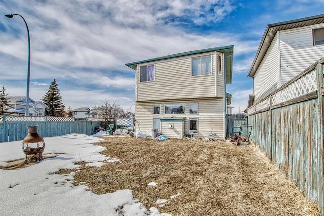8051 Laguna Way Ne, House detached with 4 bedrooms, 2 bathrooms and 2 parking in Calgary AB | Image 38