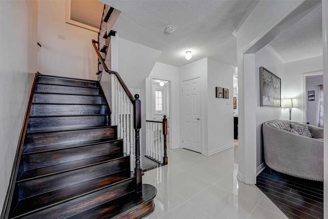 27 Sailwind Rd, House detached with 4 bedrooms, 4 bathrooms and 6 parking in Brampton ON | Image 4