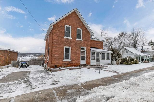 81 Robert St W, House detached with 3 bedrooms, 2 bathrooms and 3 parking in Penetanguishene ON | Image 1