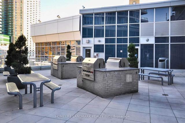 612 - 8 York St, Condo with 2 bedrooms, 2 bathrooms and 1 parking in Toronto ON | Image 9