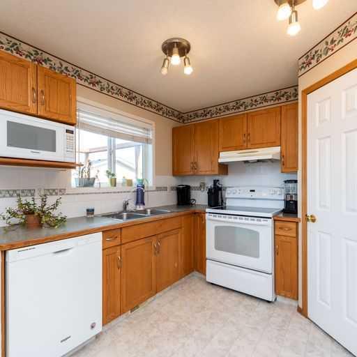 68 Bridleridge Gardens Sw, House detached with 4 bedrooms, 1 bathrooms and 2 parking in Calgary AB | Image 5