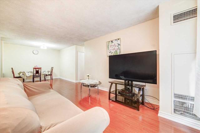 809 - 15 Sewells Rd, Condo with 2 bedrooms, 1 bathrooms and 1 parking in Toronto ON | Image 2