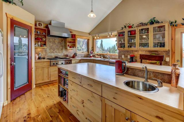 219 Eagle Point, House detached with 5 bedrooms, 4 bathrooms and 4 parking in Canmore AB | Image 10