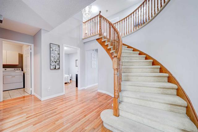 612 Amberwood Cres, House detached with 4 bedrooms, 4 bathrooms and 6 parking in Pickering ON | Image 2