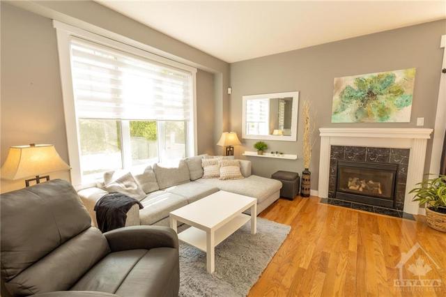 420 Cache Bay, Townhouse with 4 bedrooms, 3 bathrooms and 6 parking in Ottawa ON | Image 6