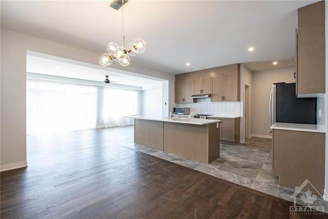 813 Crossgate Street, House detached with 3 bedrooms, 3 bathrooms and 4 parking in Ottawa ON | Image 5