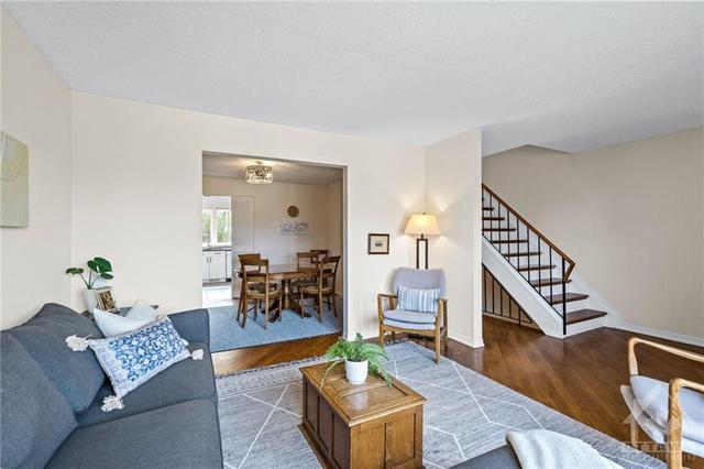 212 Owl Drive, Townhouse with 3 bedrooms, 2 bathrooms and 1 parking in Ottawa ON | Image 11