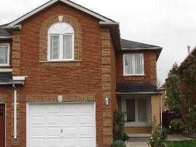 6747 Bansbridge Cres, House semidetached with 3 bedrooms, 4 bathrooms and 2 parking in Mississauga ON | Image 1