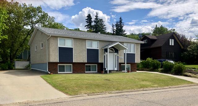 10823 103 Street, House detached with 4 bedrooms, 2 bathrooms and 4 parking in Peace River AB | Image 1