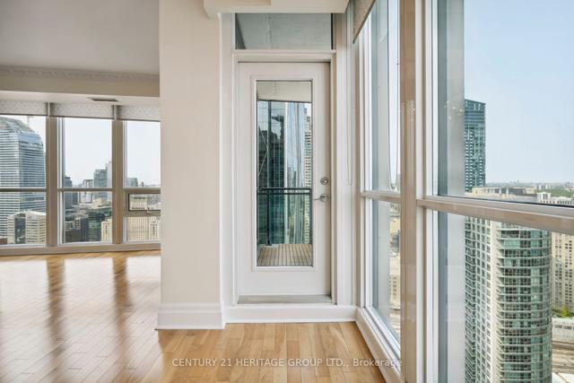 4203 - 16 Harbour St, Condo with 3 bedrooms, 2 bathrooms and 1 parking in Toronto ON | Image 11