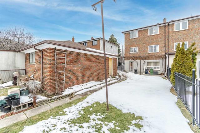15 Gotham Crt, House semidetached with 3 bedrooms, 3 bathrooms and 4 parking in Toronto ON | Image 26