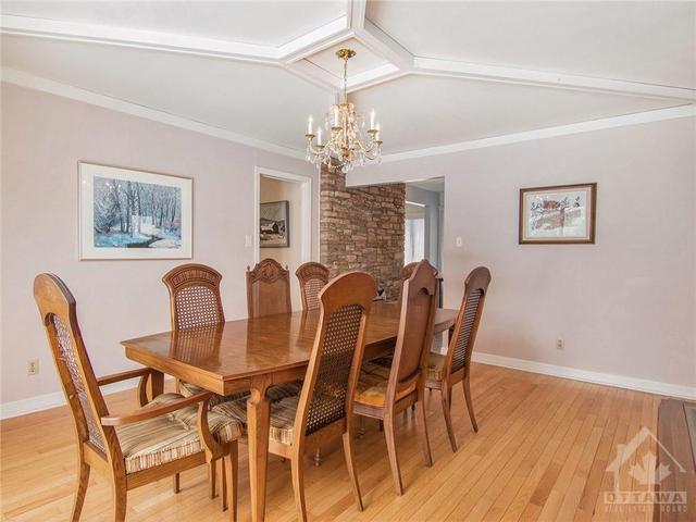 1633 Grasmere Crescent, House detached with 5 bedrooms, 2 bathrooms and 3 parking in Ottawa ON | Image 7