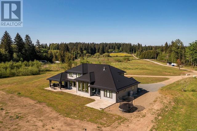 2355 Coleman Rd, House detached with 5 bedrooms, 4 bathrooms and 12 parking in Comox Valley B (Lazo North) BC | Image 8