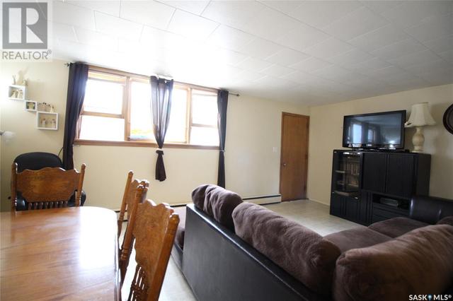 623 Carlton Street, House detached with 6 bedrooms, 2 bathrooms and null parking in Moosomin SK | Image 11