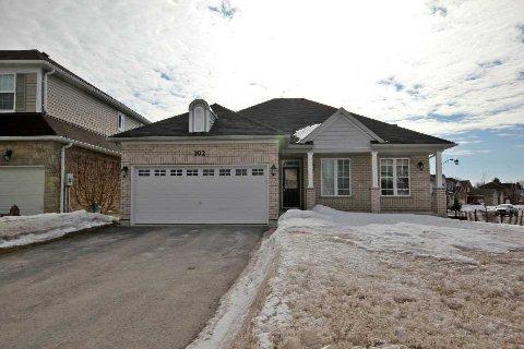 102 Oakside Dr, House detached with 3 bedrooms, 3 bathrooms and 4 parking in Uxbridge ON | Image 1