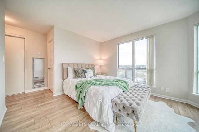 1609 - 8 Lee Centre Dr, Condo with 4 bedrooms, 3 bathrooms and 2 parking in Toronto ON | Image 10