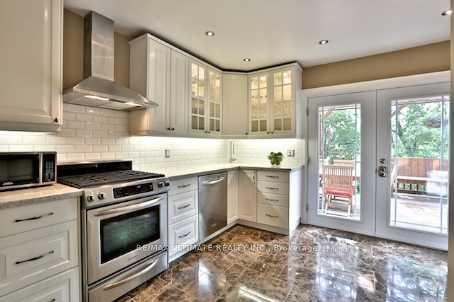 122 Edith Dr, House semidetached with 3 bedrooms, 2 bathrooms and 2 parking in Toronto ON | Image 5