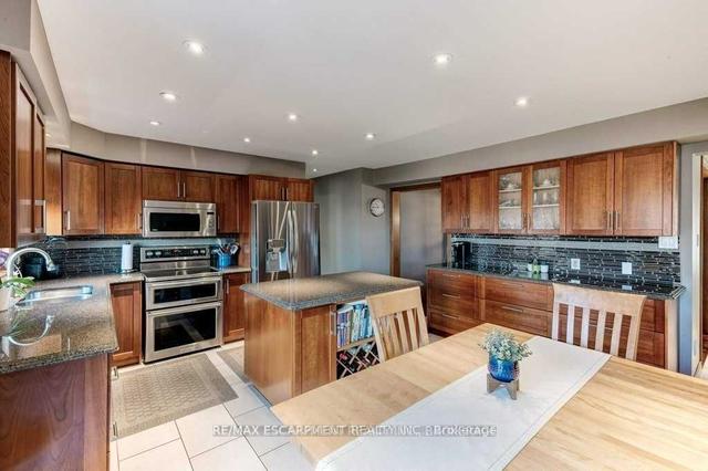 25 Shadeland Cres, House detached with 4 bedrooms, 4 bathrooms and 6 parking in Hamilton ON | Image 3