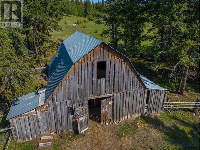 6239 N Horse Lake Road, House detached with 2 bedrooms, 2 bathrooms and null parking in Cariboo L BC | Image 3