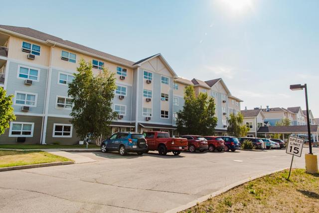 427 - 10402 111 Street, Condo with 1 bedrooms, 1 bathrooms and 1 parking in Grande Prairie AB | Image 1