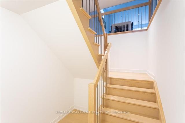 132 Canada St, House detached with 3 bedrooms, 5 bathrooms and 1 parking in Hamilton ON | Image 25