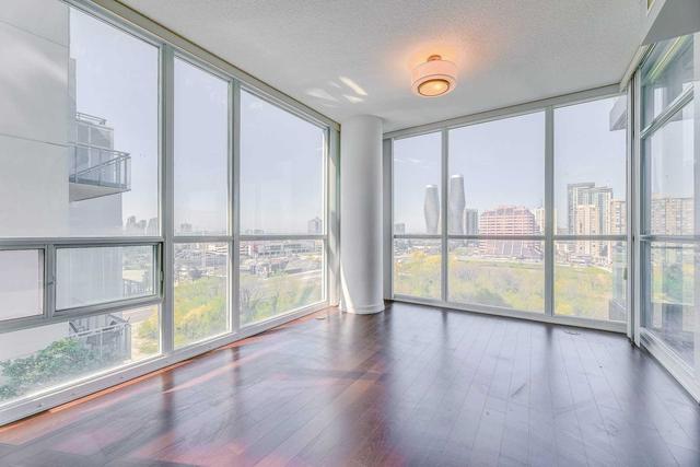 802 - 223 Webb Dr, Condo with 1 bedrooms, 1 bathrooms and 1 parking in Mississauga ON | Image 4