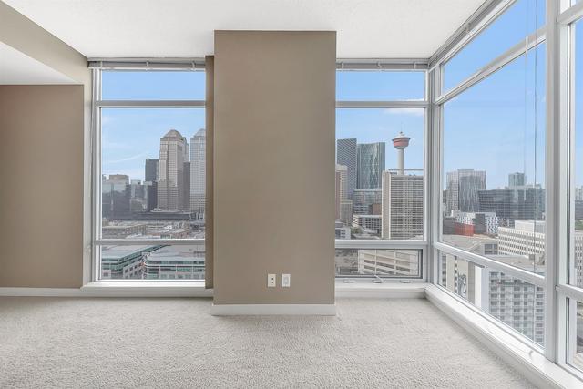 2001 - 215 13 Avenue Sw, Condo with 2 bedrooms, 2 bathrooms and 1 parking in Calgary AB | Image 1