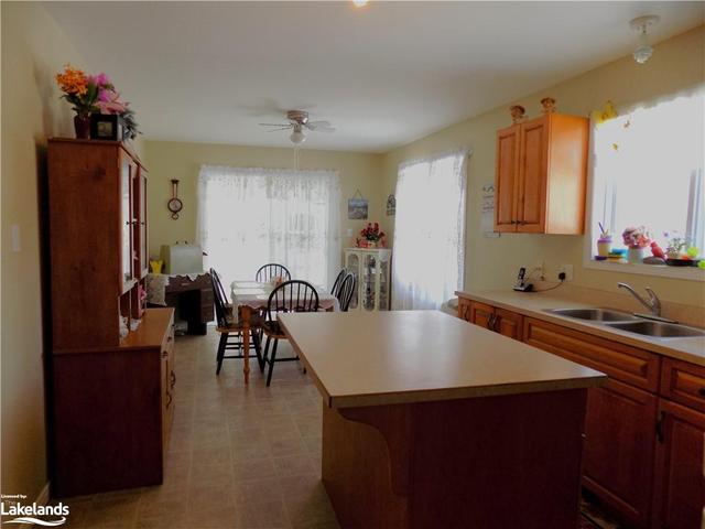 22 Kitchen Road S, House detached with 2 bedrooms, 1 bathrooms and null parking in Huntsville ON | Image 14